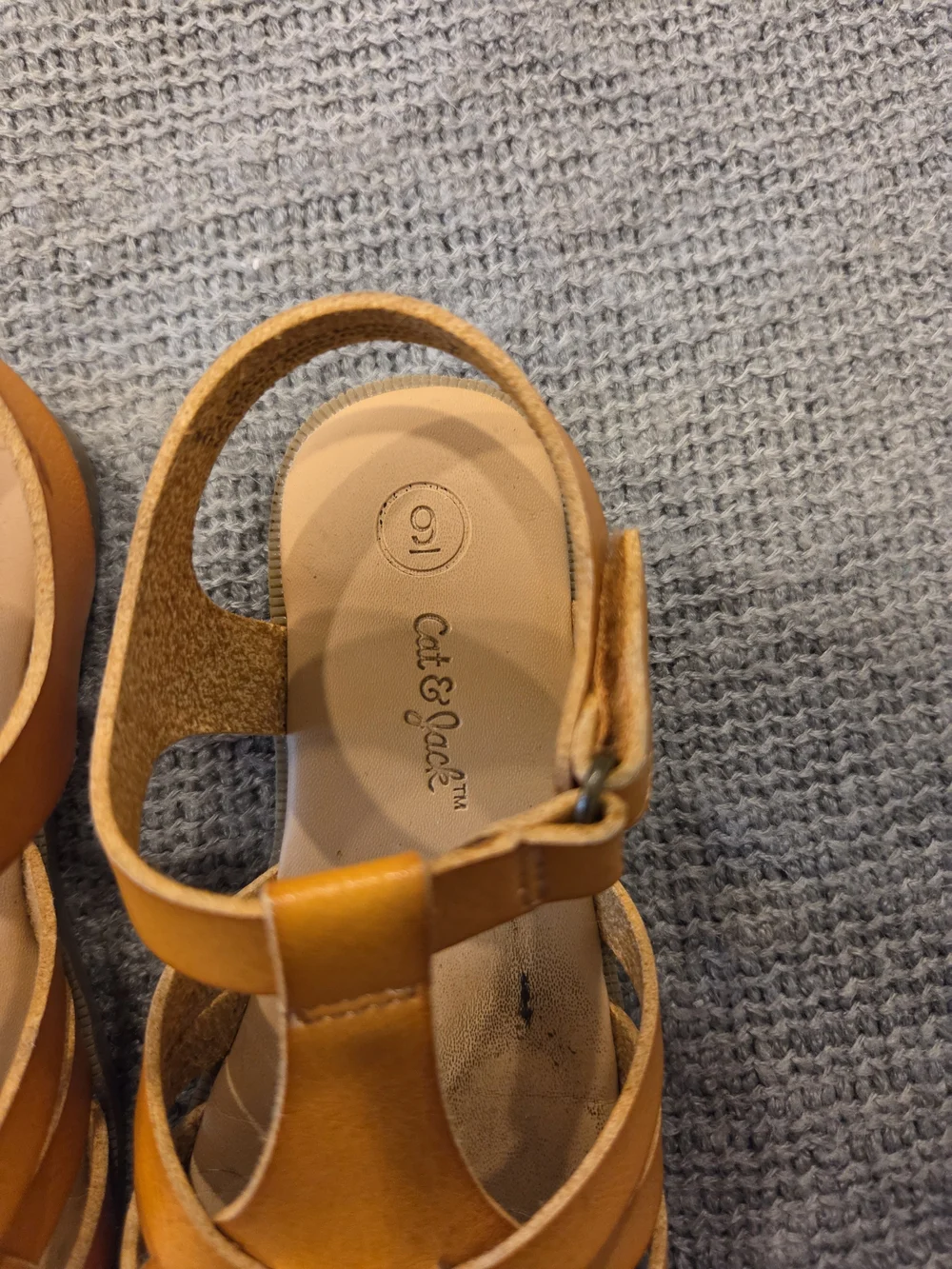 LIKE NEW || Cat & Jack || 9T || Huarache Style Sandals || Tan